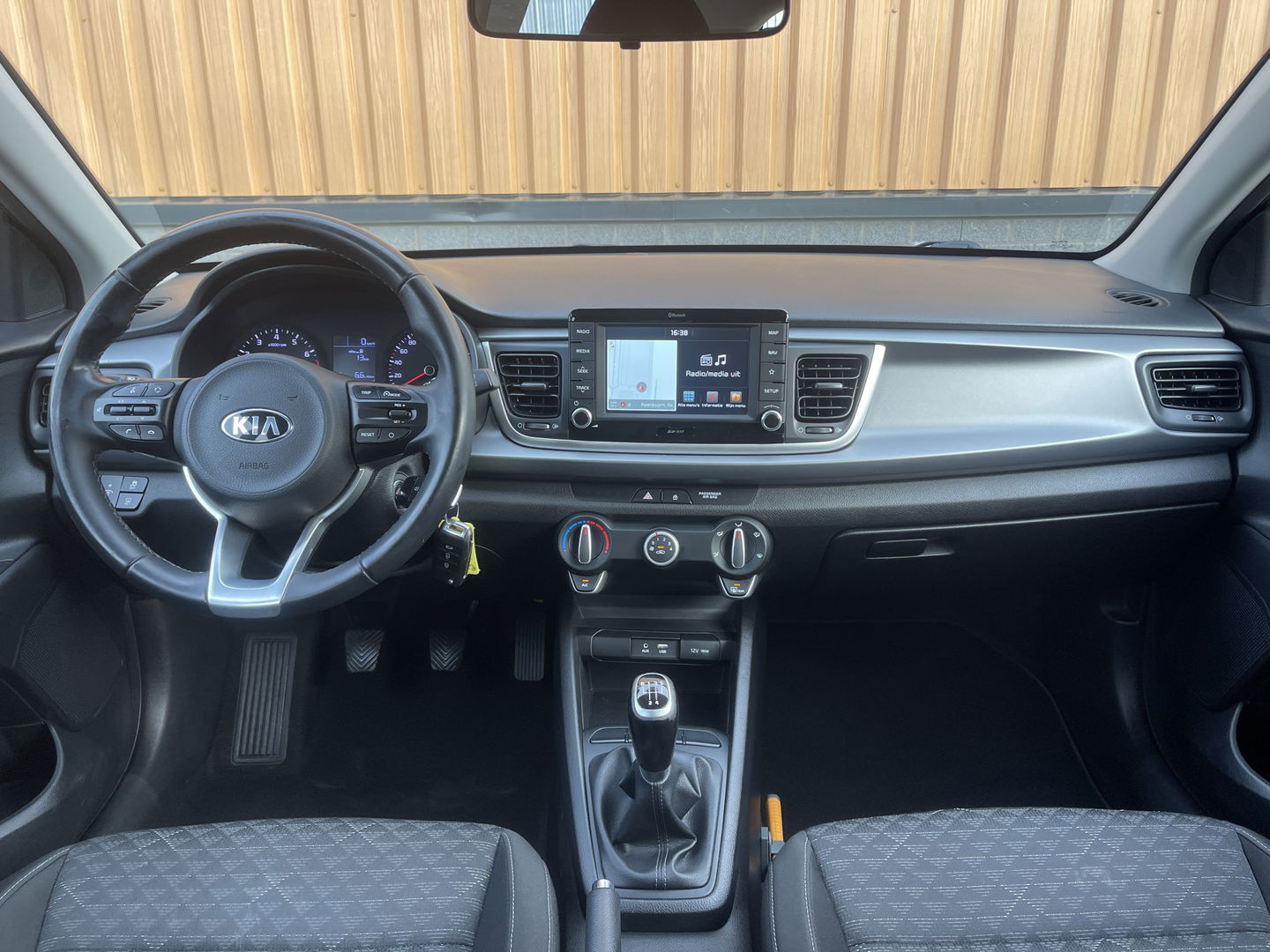 Kia Rio 1.0 TGDI ComfortPlusLine Navigator | Dealer Onderhouden! | Apple Carplay | Android Auto | Camera | Navigatie | DAB | Isofix | Parkeersensoren | LED | Multifunctioneel Stuurwiel |