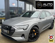 Audi e-tron - e-tron 55 quattro 95 kWh BOMVOL | SOH 89% | DEALERONDERHOUDEN | PANO | Audi Virtual Mirrors | Virtual Cockpit | Lederen Sportstoelen | Elektrische Stoel | B&O | 360 Camera |  2 Sleutels | Betreft een Wrap, Originele kleur is Antigua Blue Metallic |