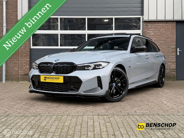 BMW 3 Serie - Touring 330e xDrive M Performance Panodak HUD LED Navi Carplay