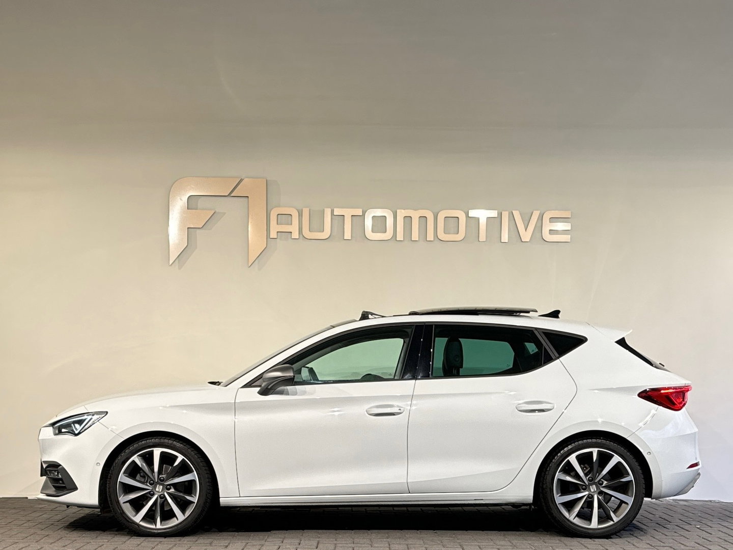SEAT Leon 1.5 eTSI FR Launch Pano|Keyless|Sfeer|Dodehoek|VOL
