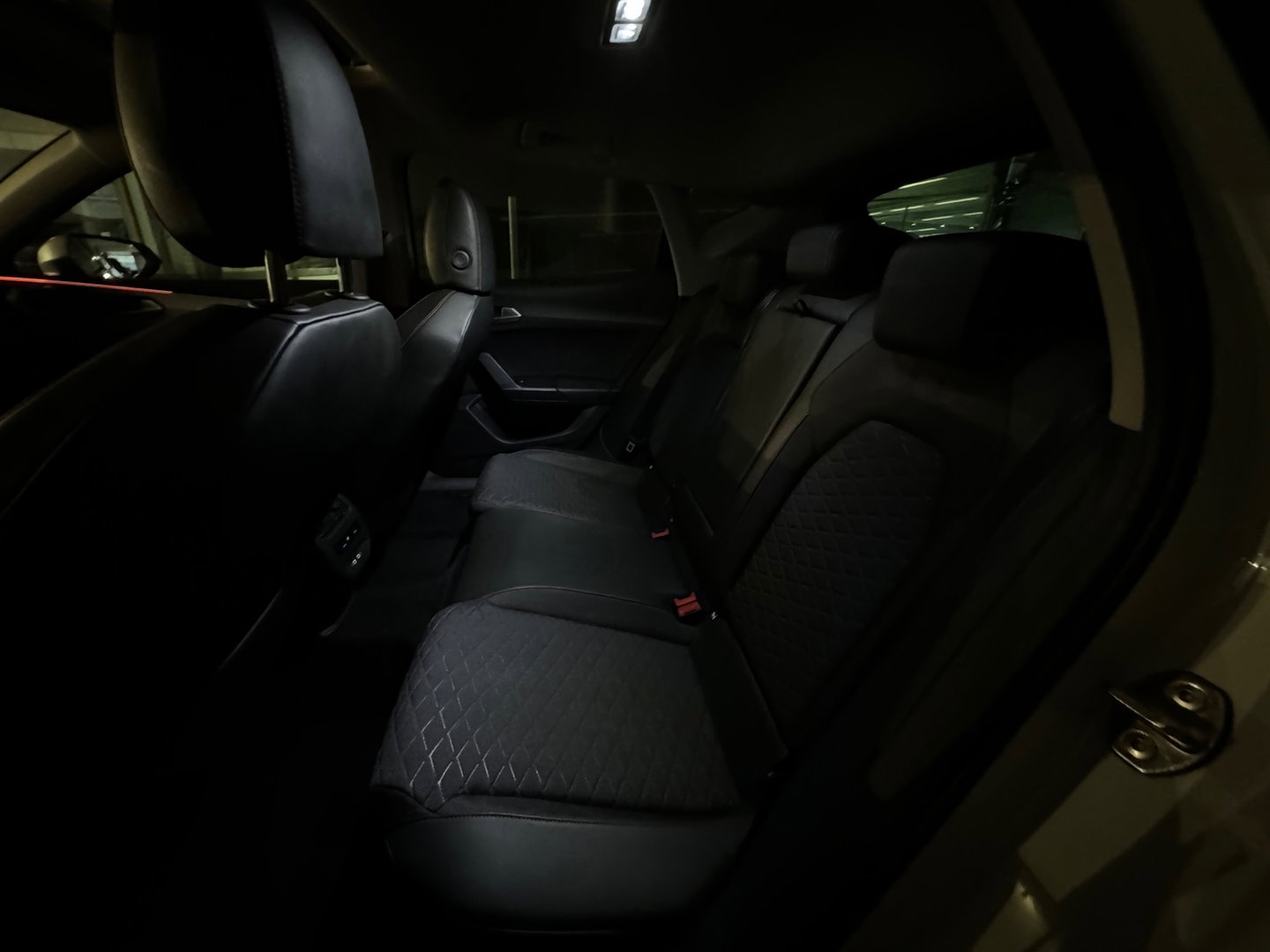 SEAT Leon 1.5 eTSI FR Launch Pano|Keyless|Sfeer|Dodehoek|VOL