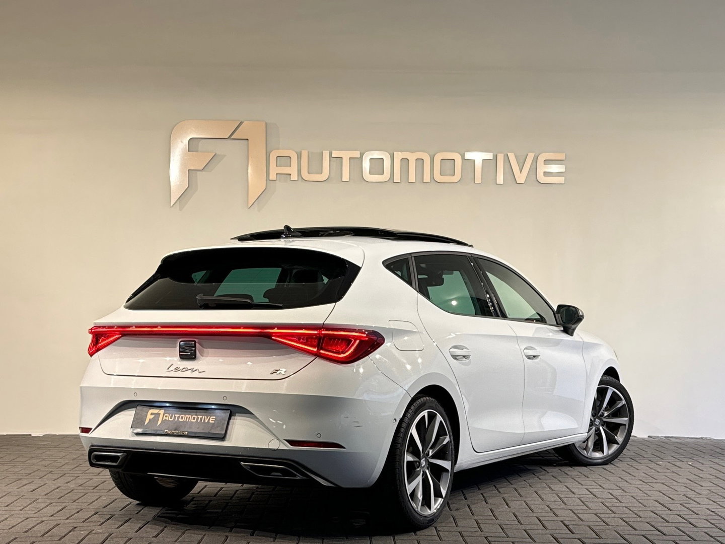 SEAT Leon 1.5 eTSI FR Launch Pano|Keyless|Sfeer|Dodehoek|VOL