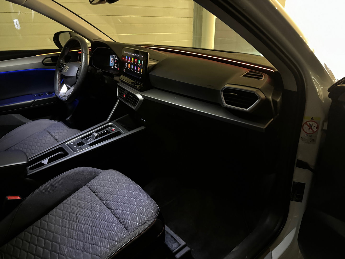 SEAT Leon 1.5 eTSI FR Launch Pano|Keyless|Sfeer|Dodehoek|VOL