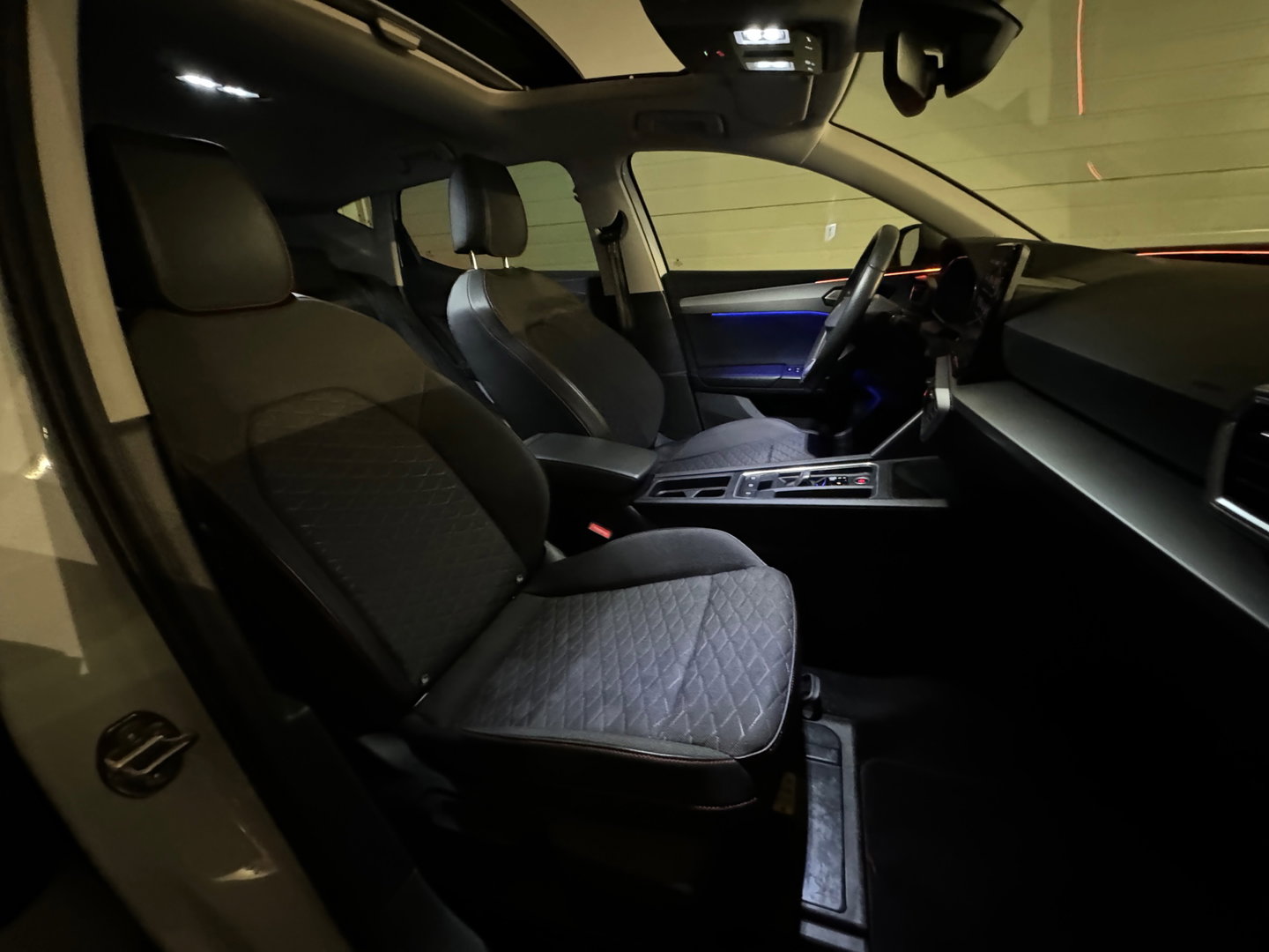 SEAT Leon 1.5 eTSI FR Launch Pano|Keyless|Sfeer|Dodehoek|VOL