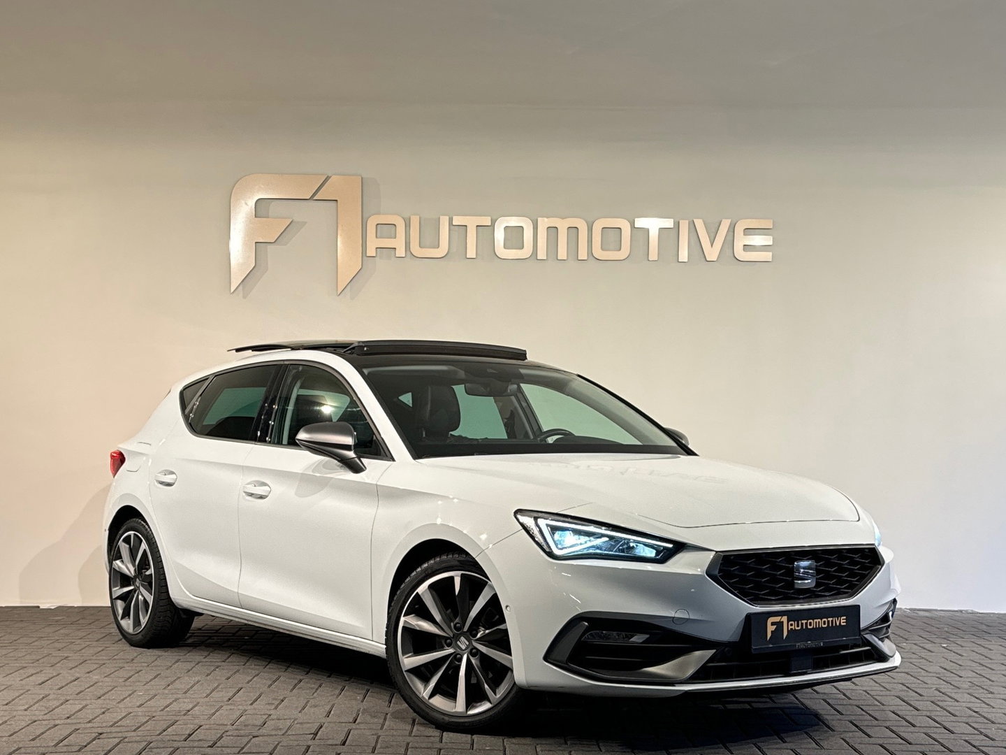 SEAT Leon 1.5 eTSI FR Launch Pano|Keyless|Sfeer|Dodehoek|VOL