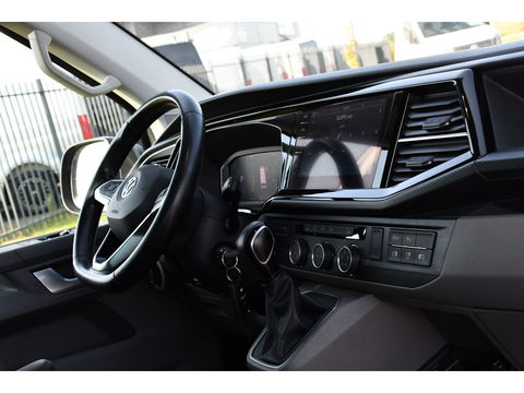 Volkswagen Transporter 2.0 TDI L2H1 30 DC Bulli Virtual, Carplay, Camera, LED, 150pk, 2 x Schuifdeur, Automaat, Trekhaak, Uniek!