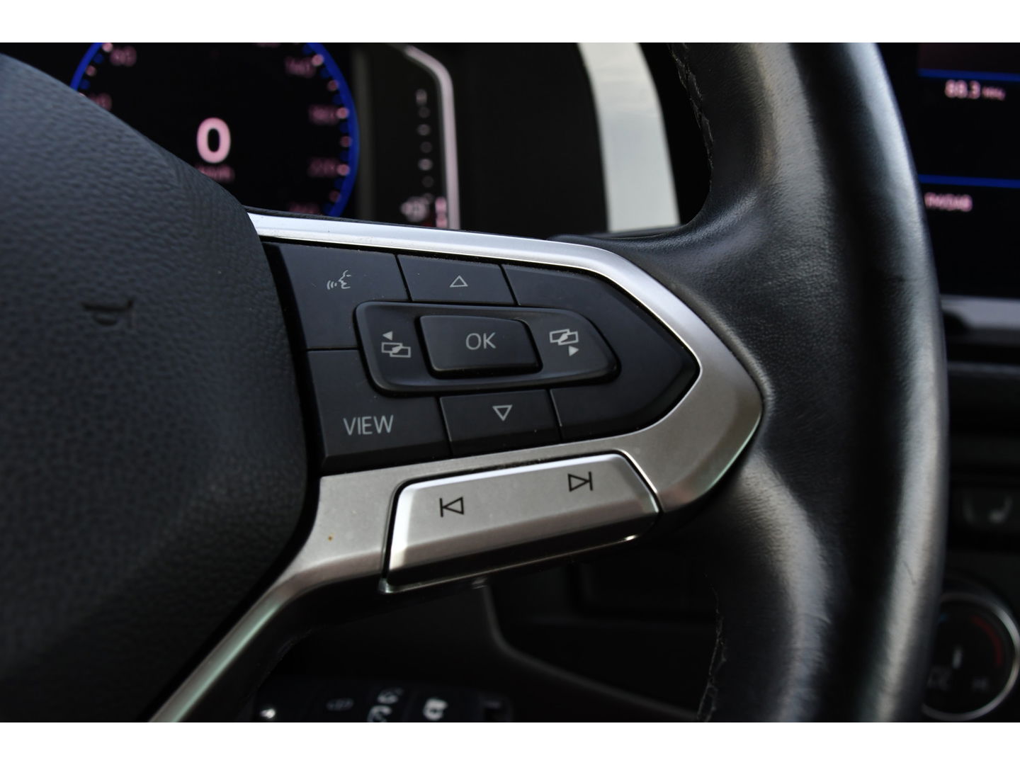 Volkswagen Transporter 2.0 TDI L2H1 30 DC Bulli Virtual, Carplay, Camera, LED, 150pk, 2 x Schuifdeur, Automaat, Trekhaak, Uniek!