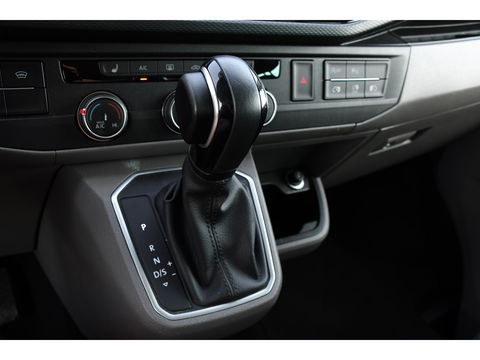 Volkswagen Transporter 2.0 TDI L2H1 30 DC Bulli Virtual, Carplay, Camera, LED, 150pk, 2 x Schuifdeur, Automaat, Trekhaak, Uniek!