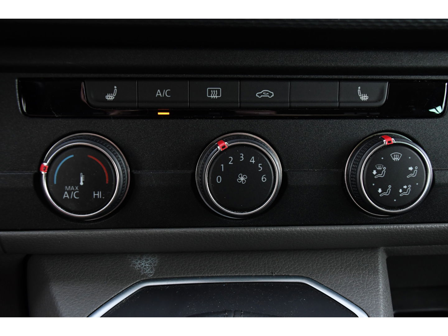 Volkswagen Transporter 2.0 TDI L2H1 30 DC Bulli Virtual, Carplay, Camera, LED, 150pk, 2 x Schuifdeur, Automaat, Trekhaak, Uniek!