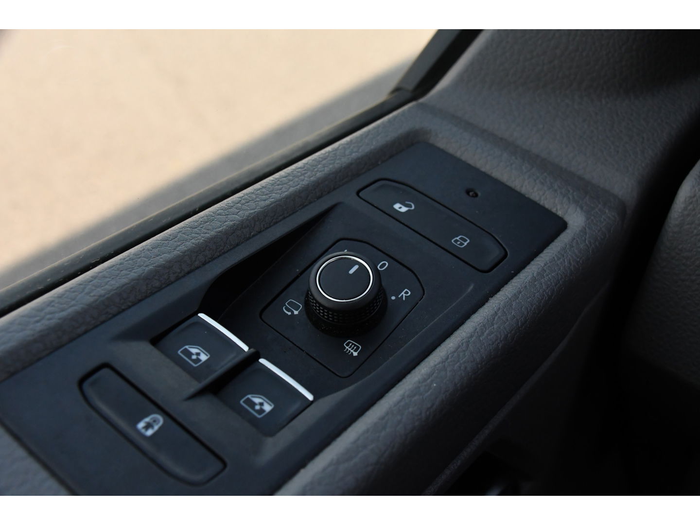 Volkswagen Transporter 2.0 TDI L2H1 30 DC Bulli Virtual, Carplay, Camera, LED, 150pk, 2 x Schuifdeur, Automaat, Trekhaak, Uniek!