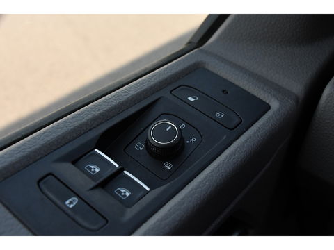 Volkswagen Transporter 2.0 TDI L2H1 30 DC Bulli Virtual, Carplay, Camera, LED, 150pk, 2 x Schuifdeur, Automaat, Trekhaak, Uniek!