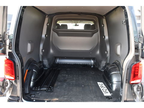 Volkswagen Transporter 2.0 TDI L2H1 30 DC Bulli Virtual, Carplay, Camera, LED, 150pk, 2 x Schuifdeur, Automaat, Trekhaak, Uniek!