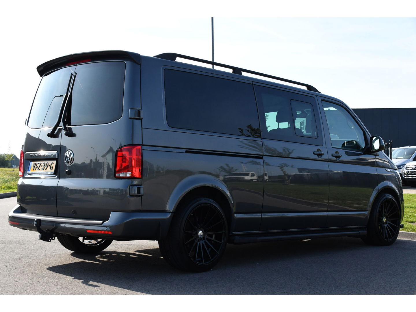 Volkswagen Transporter 2.0 TDI L2H1 30 DC Bulli Virtual, Carplay, Camera, LED, 150pk, 2 x Schuifdeur, Automaat, Trekhaak, Uniek!