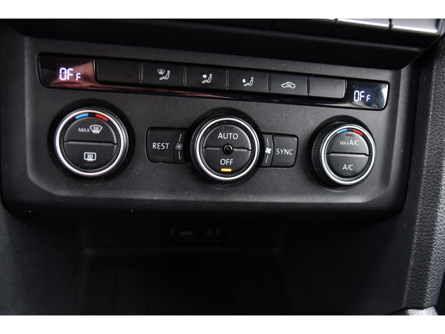 Volkswagen Amarok 3.0 V6 TDI 4Motion DC Highline Camera, Cruise, Carplay, Stoelverwarming, Leder, LED, 4x4, Automaat, 225pk, 3300kg Trekhaak, Uniek!