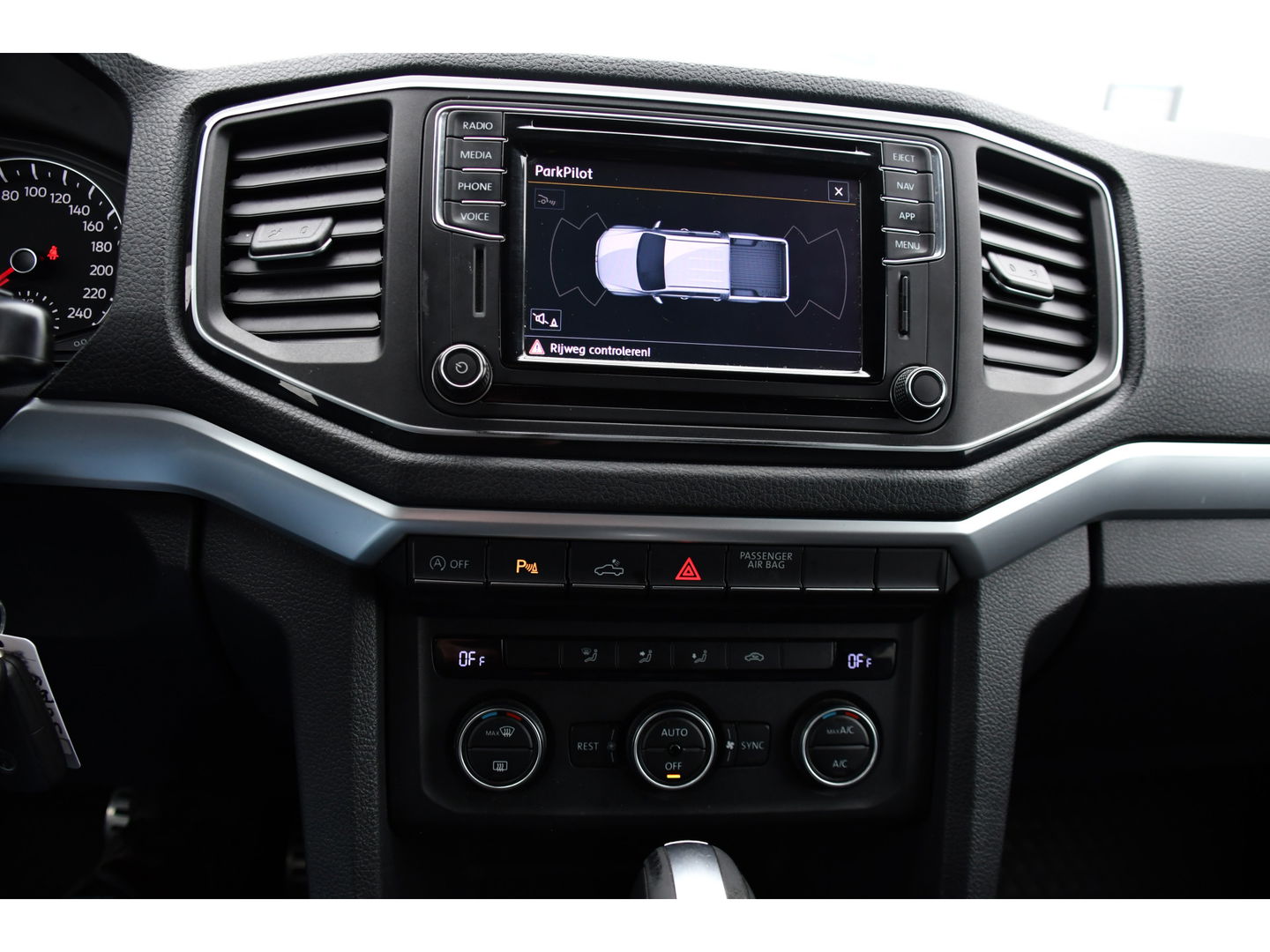 Volkswagen Amarok 3.0 V6 TDI 4Motion DC Highline Camera, Cruise, Carplay, Stoelverwarming, Leder, LED, 4x4, Automaat, 225pk, 3300kg Trekhaak, Uniek!