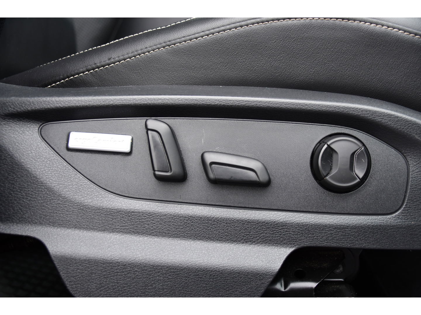 Volkswagen Amarok 3.0 V6 TDI 4Motion DC Highline Camera, Cruise, Carplay, Stoelverwarming, Leder, LED, 4x4, Automaat, 225pk, 3300kg Trekhaak, Uniek!