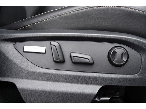 Volkswagen Amarok 3.0 V6 TDI 4Motion DC Highline Camera, Cruise, Carplay, Stoelverwarming, Leder, LED, 4x4, Automaat, 225pk, 3300kg Trekhaak, Uniek!