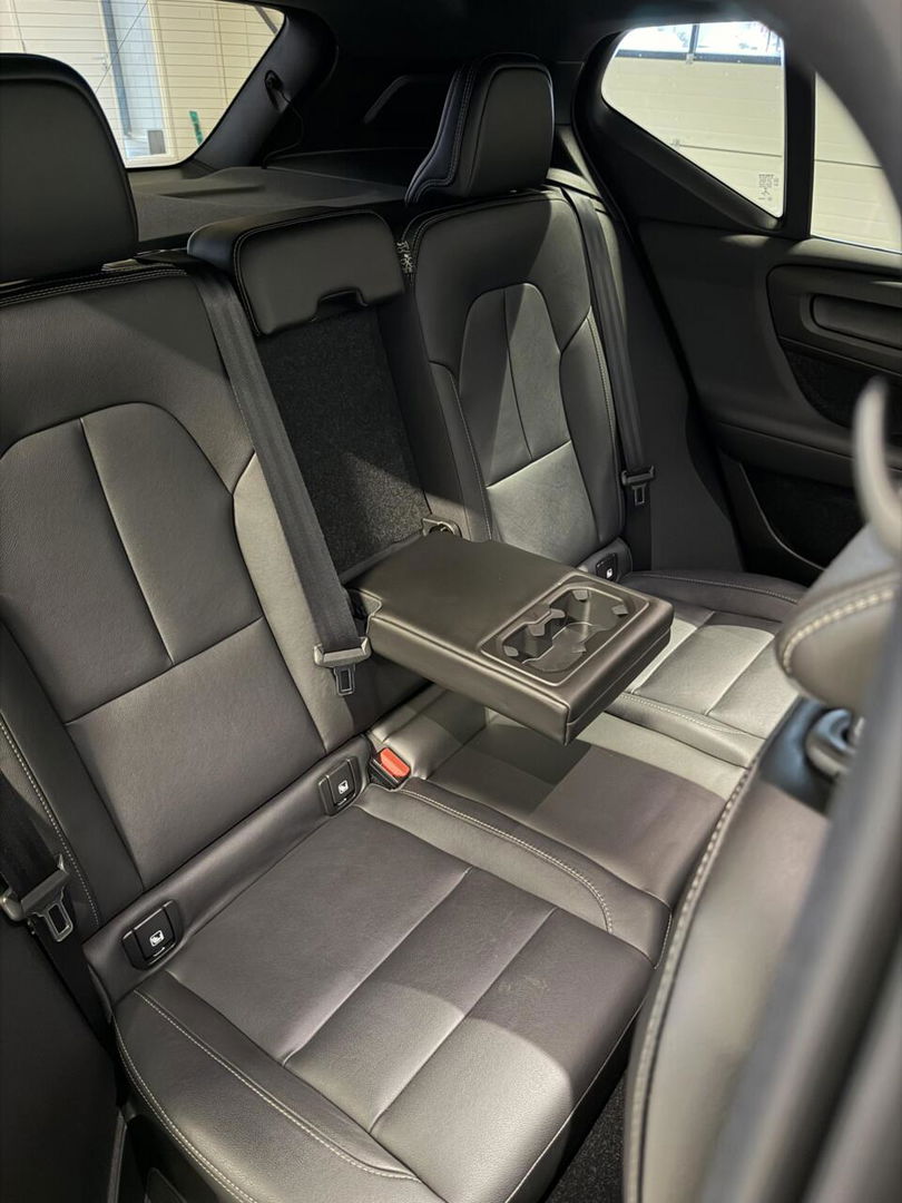 Volvo XC40 2.0 T4 191PK R-Design Pano Trekhaak Camera Leer