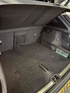 Volvo XC40 2.0 T4 191PK R-Design Pano Trekhaak Camera Leer