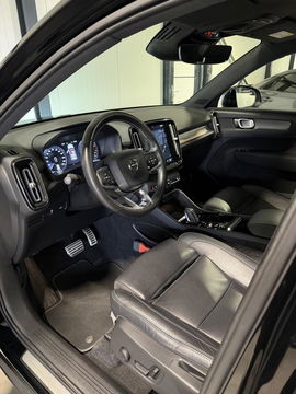 Volvo XC40 2.0 T4 191PK R-Design Pano Trekhaak Camera Leer