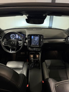 Volvo XC40 2.0 T4 191PK R-Design Pano Trekhaak Camera Leer