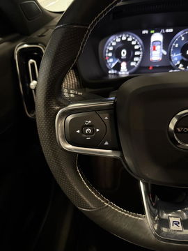 Volvo XC40 2.0 T4 191PK R-Design Pano Trekhaak Camera Leer
