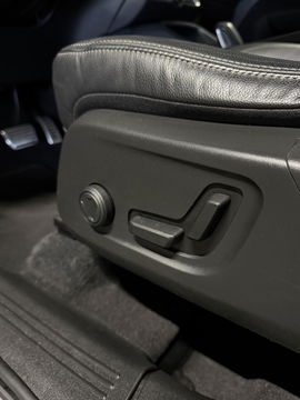 Volvo XC40 2.0 T4 191PK R-Design Pano Trekhaak Camera Leer