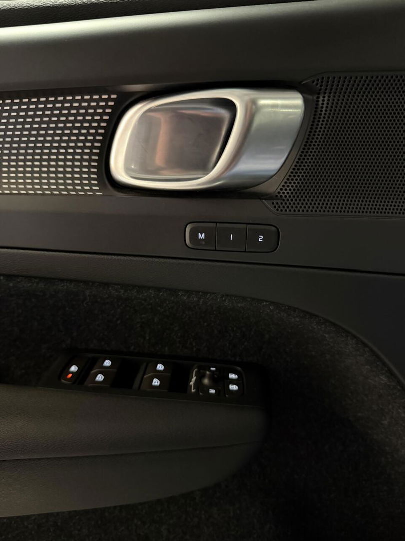 Volvo XC40 2.0 T4 191PK R-Design Pano Trekhaak Camera Leer