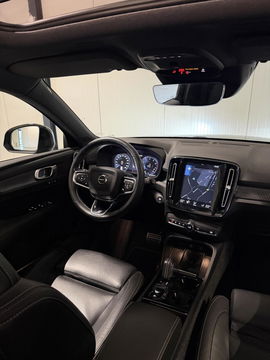 Volvo XC40 2.0 T4 191PK R-Design Pano Trekhaak Camera Leer