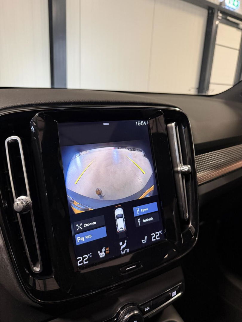 Volvo XC40 2.0 T4 191PK R-Design Pano Trekhaak Camera Leer
