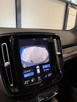 Volvo XC40 2.0 T4 191PK R-Design Pano Trekhaak Camera Leer