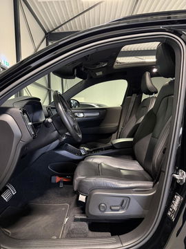 Volvo XC40 2.0 T4 191PK R-Design Pano Trekhaak Camera Leer