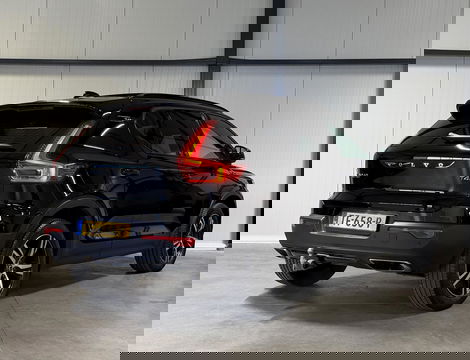 Volvo XC40 2.0 T4 191PK R-Design Pano Trekhaak Camera Leer