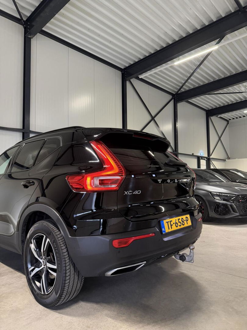 Volvo XC40 2.0 T4 191PK R-Design Pano Trekhaak Camera Leer