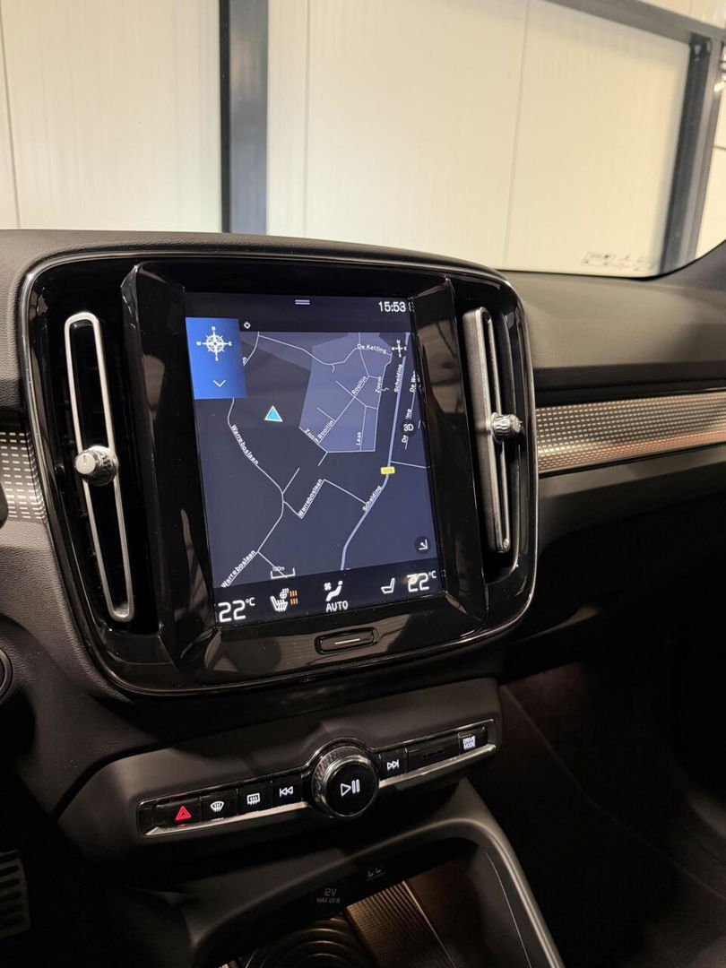 Volvo XC40 2.0 T4 191PK R-Design Pano Trekhaak Camera Leer