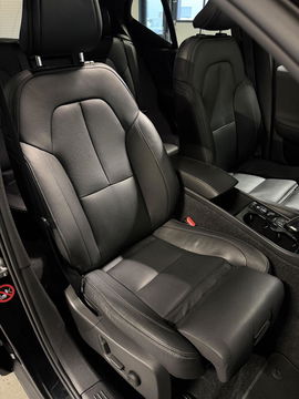 Volvo XC40 2.0 T4 191PK R-Design Pano Trekhaak Camera Leer