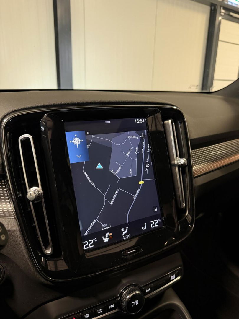 Volvo XC40 2.0 T4 191PK R-Design Pano Trekhaak Camera Leer