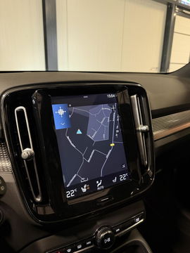 Volvo XC40 2.0 T4 191PK R-Design Pano Trekhaak Camera Leer
