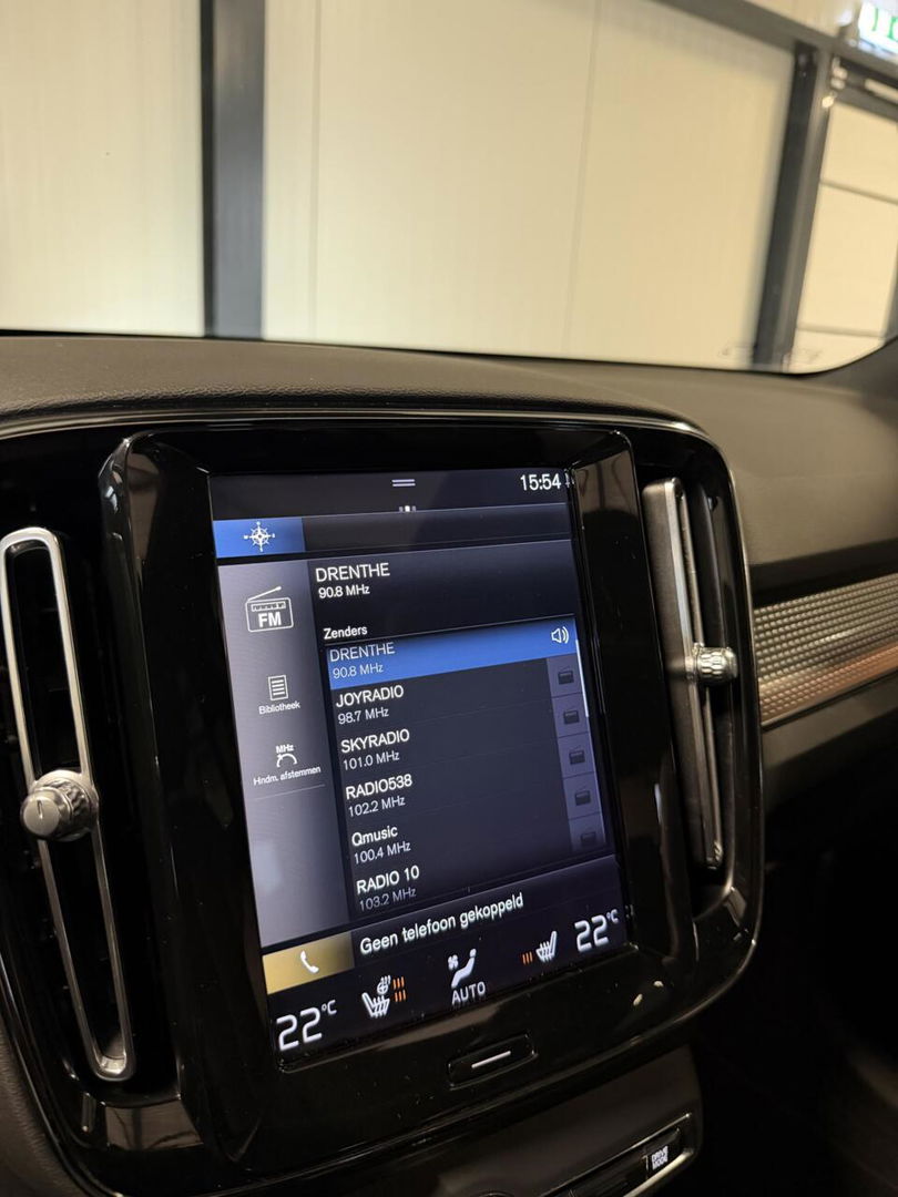 Volvo XC40 2.0 T4 191PK R-Design Pano Trekhaak Camera Leer