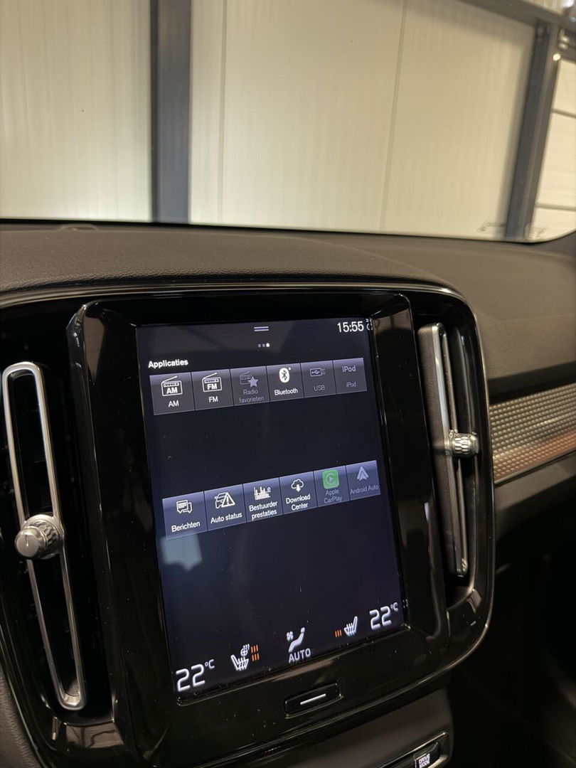 Volvo XC40 2.0 T4 191PK R-Design Pano Trekhaak Camera Leer