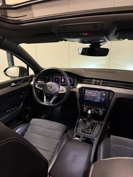 Volkswagen Passat Variant Volkswagen Passat 1.6 TDI R-line Pano Virtual Trekhaak NAP