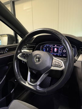 Volkswagen Passat Variant Volkswagen Passat 1.6 TDI R-line Pano Virtual Trekhaak NAP