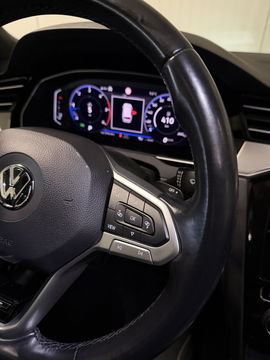 Volkswagen Passat Variant Volkswagen Passat 1.6 TDI R-line Pano Virtual Trekhaak NAP