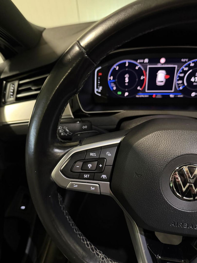 Volkswagen Passat Variant Volkswagen Passat 1.6 TDI R-line Pano Virtual Trekhaak NAP