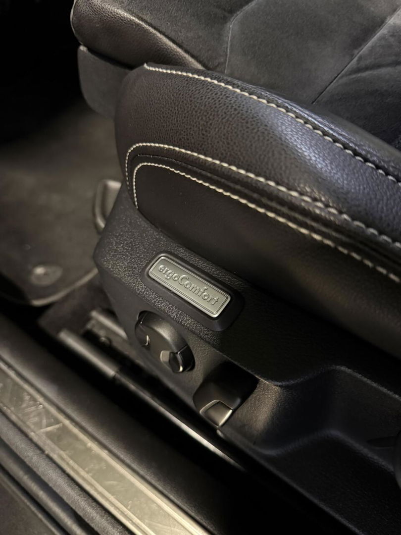 Volkswagen Passat Variant Volkswagen Passat 1.6 TDI R-line Pano Virtual Trekhaak NAP