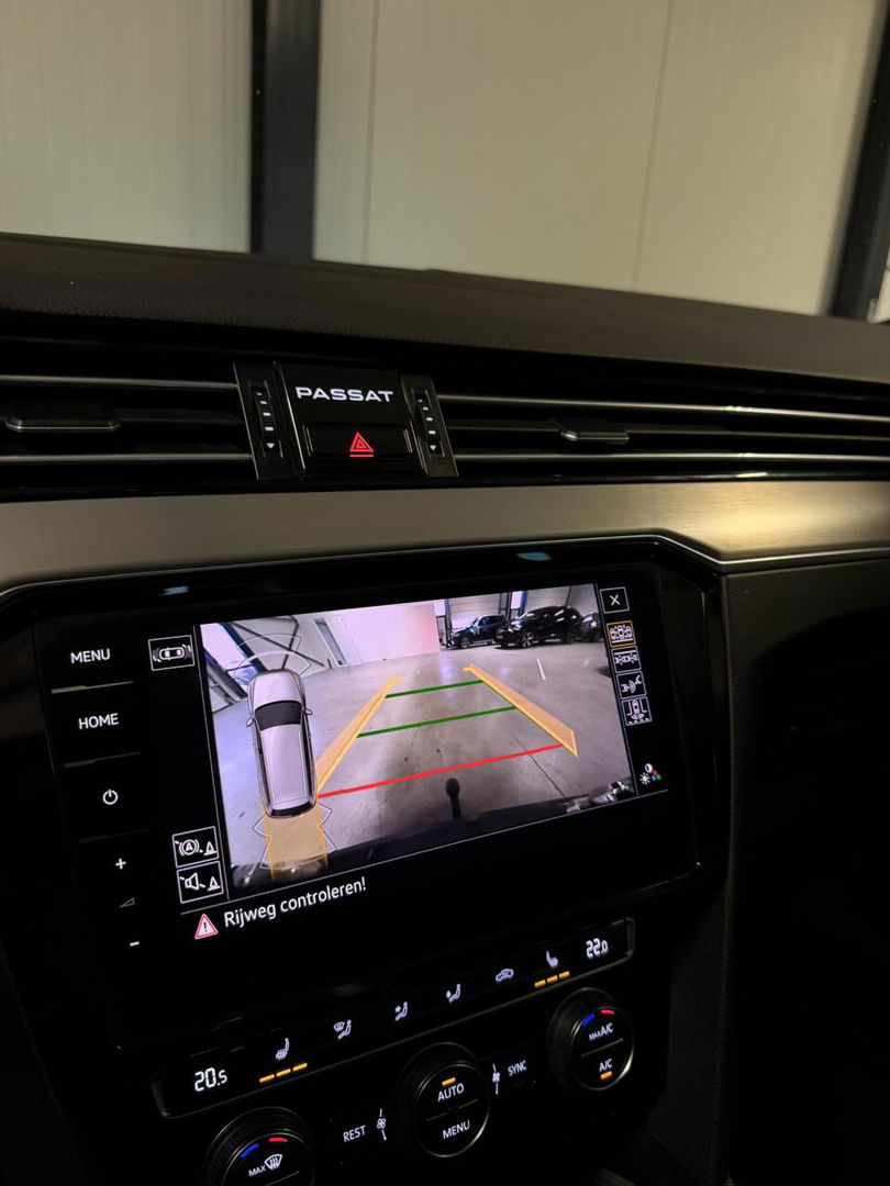 Volkswagen Passat Variant Volkswagen Passat 1.6 TDI R-line Pano Virtual Trekhaak NAP