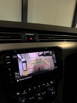 Volkswagen Passat Variant Volkswagen Passat 1.6 TDI R-line Pano Virtual Trekhaak NAP