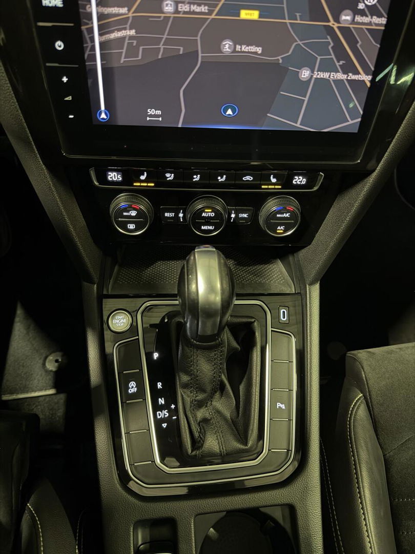 Volkswagen Passat Variant Volkswagen Passat 1.6 TDI R-line Pano Virtual Trekhaak NAP