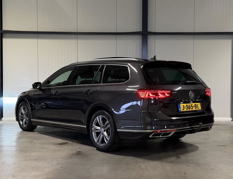 Volkswagen Passat Variant Volkswagen Passat 1.6 TDI R-line Pano Virtual Trekhaak NAP