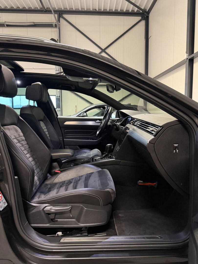 Volkswagen Passat Variant Volkswagen Passat 1.6 TDI R-line Pano Virtual Trekhaak NAP